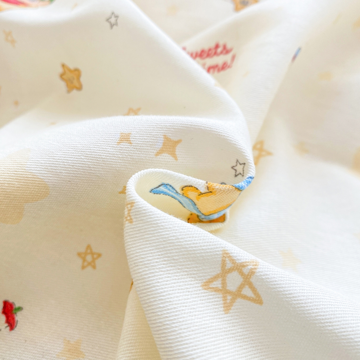 91家纺网 家纺一手货源 找家纺 黑马家居 2026新款13070全棉印花小清新卡通花卉四件套系列 魔法星星人