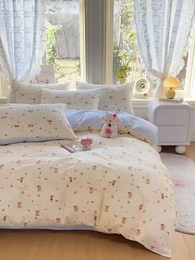 91家纺网 家纺一手货源 找家纺 黑马家居 2026新款13070全棉印花小清新卡通花卉四件套系列 魔法星星人