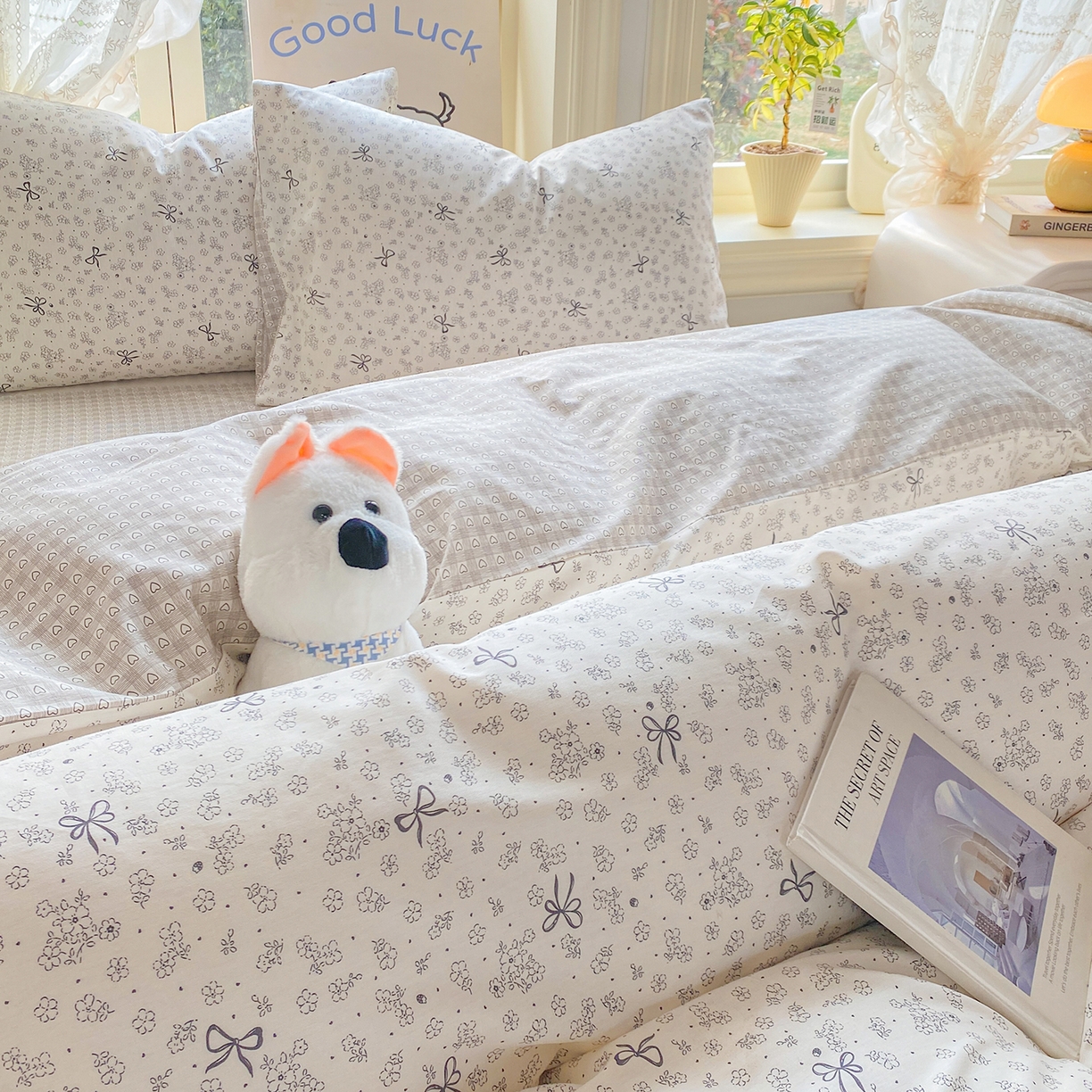 91家纺网 家纺一手货源 找家纺 黑马家居 2026新款13070全棉印花小清新卡通花卉四件套系列 墨蝶