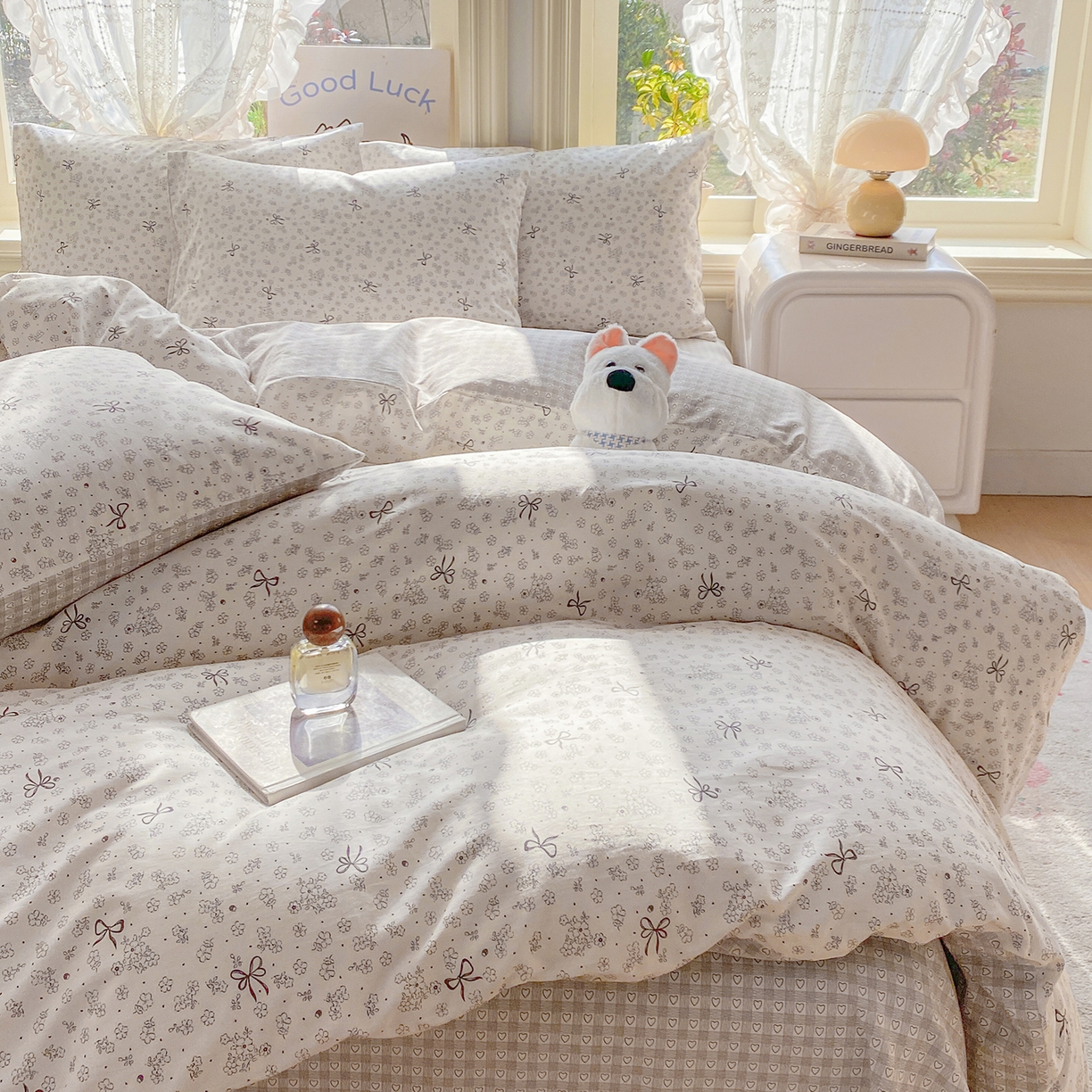 91家纺网 家纺一手货源 找家纺 黑马家居 2026新款13070全棉印花小清新卡通花卉四件套系列 墨蝶