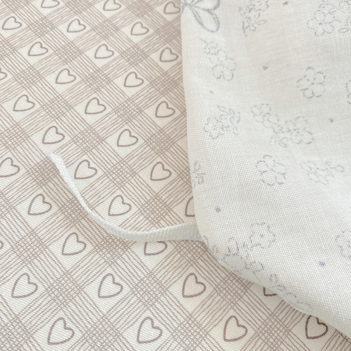 91家纺网 家纺一手货源 找家纺 黑马家居 2026新款13070全棉印花小清新卡通花卉四件套系列 墨蝶