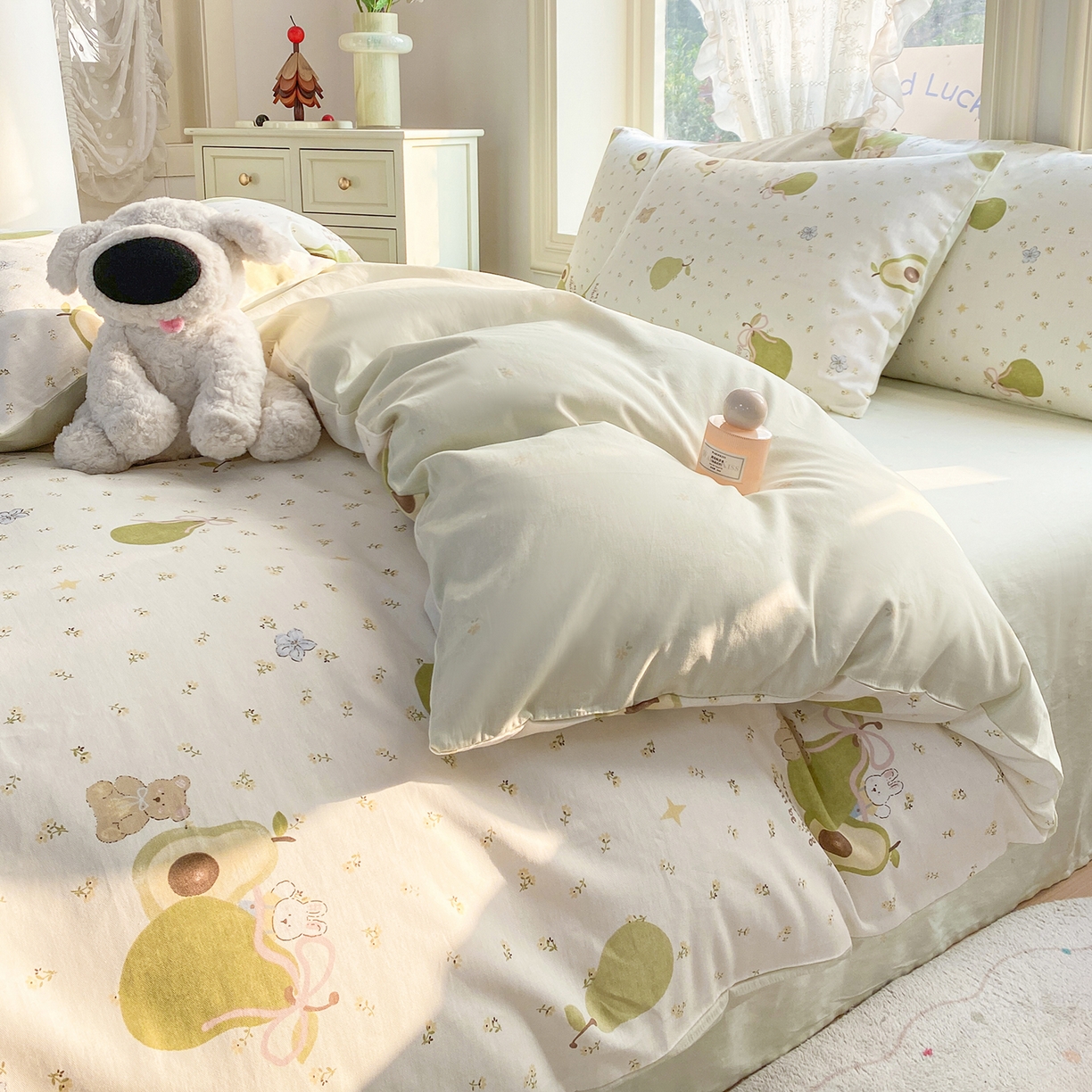 91家纺网 家纺一手货源 找家纺 黑马家居 2026新款13070全棉印花小清新卡通花卉四件套系列 牛油果