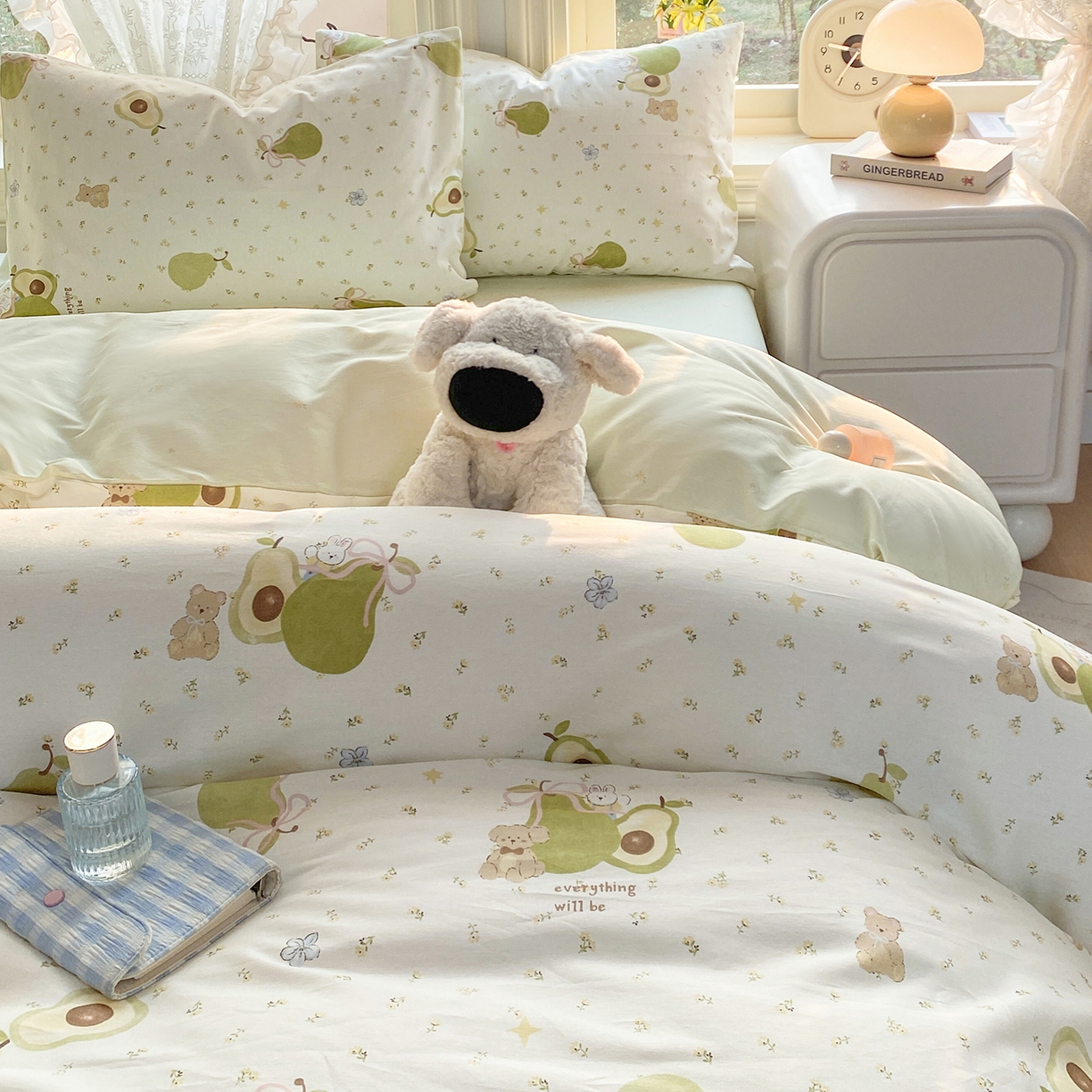 91家纺网 家纺一手货源 找家纺 黑马家居 2026新款13070全棉印花小清新卡通花卉四件套系列 牛油果