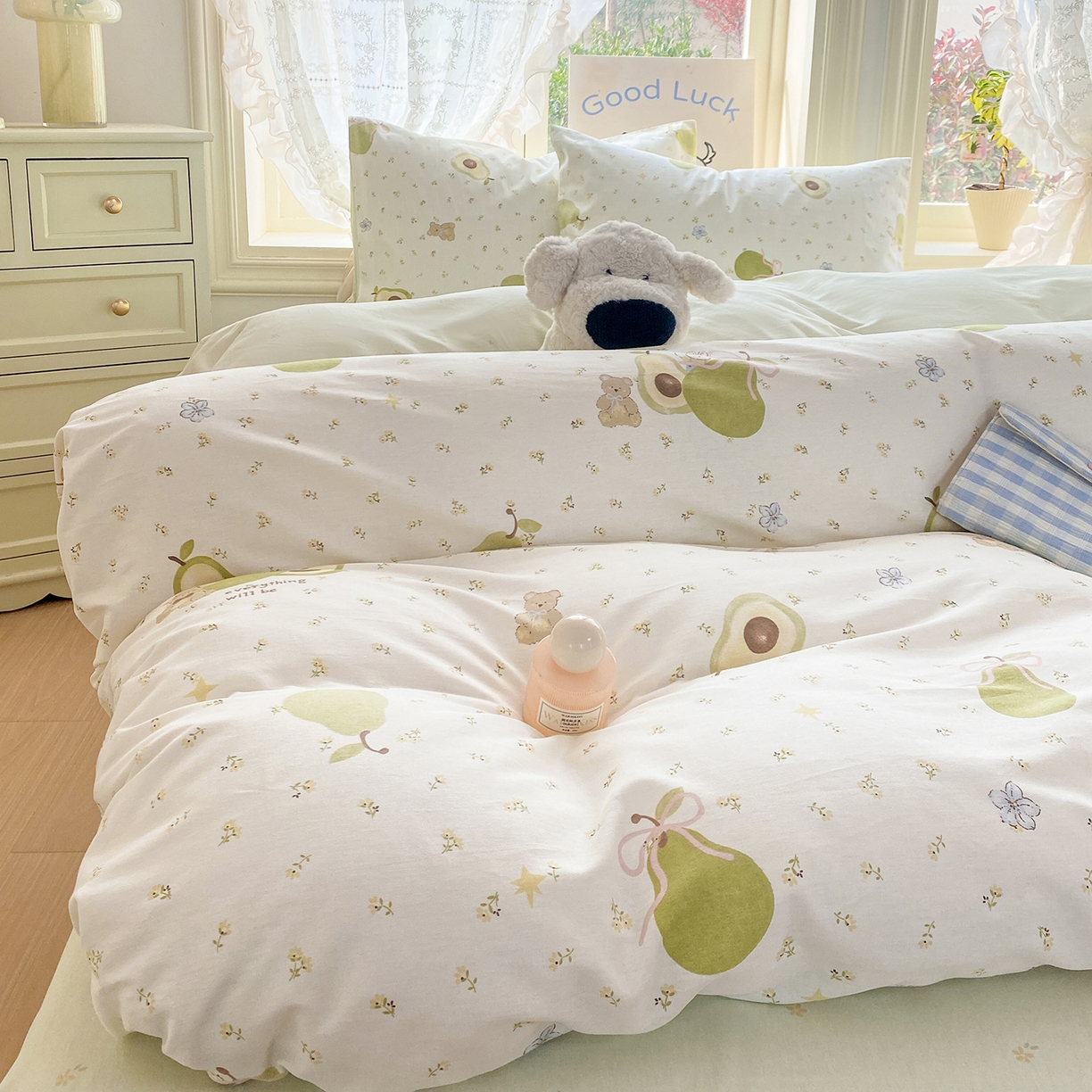 91家纺网 家纺一手货源 找家纺 黑马家居 2026新款13070全棉印花小清新卡通花卉四件套系列 牛油果