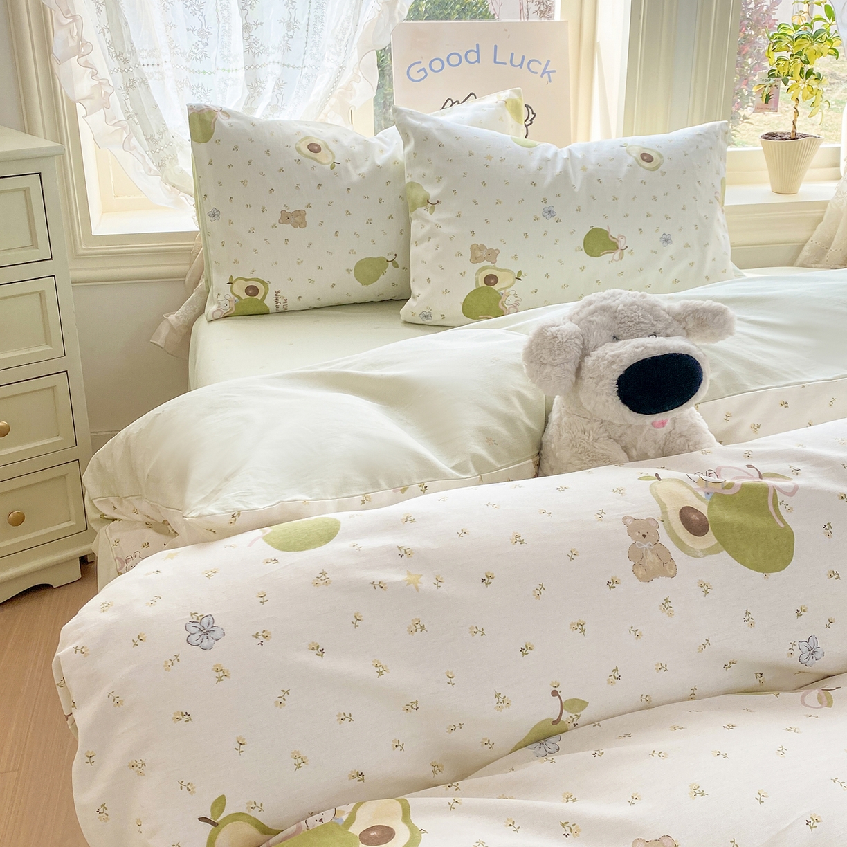 91家纺网 家纺一手货源 找家纺 黑马家居 2026新款13070全棉印花小清新卡通花卉四件套系列 牛油果