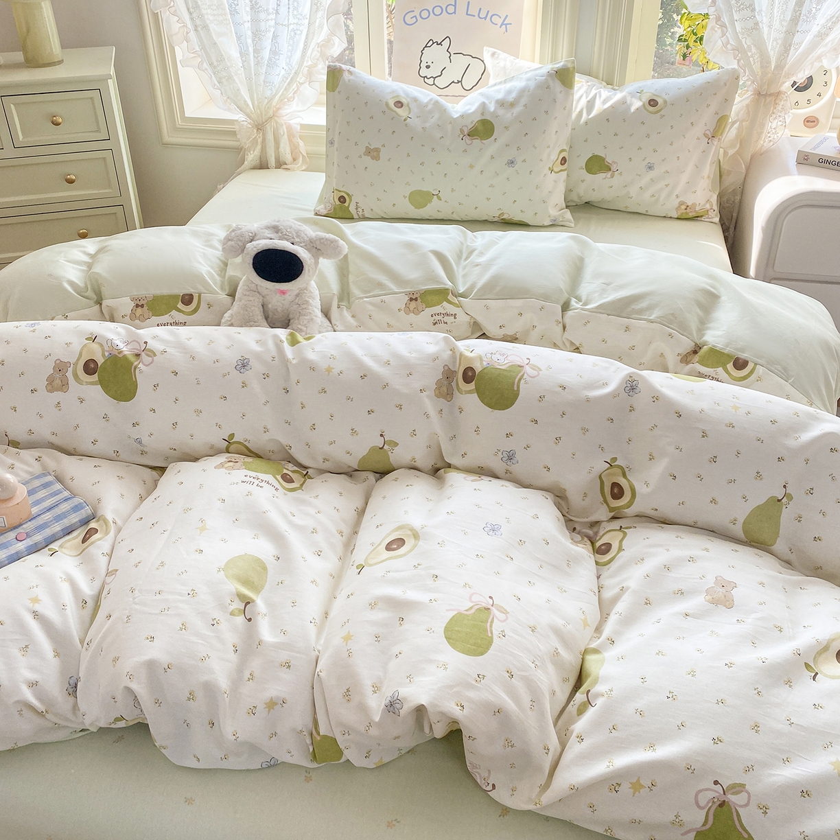 91家纺网 家纺一手货源 找家纺 黑马家居 2026新款13070全棉印花小清新卡通花卉四件套系列 牛油果