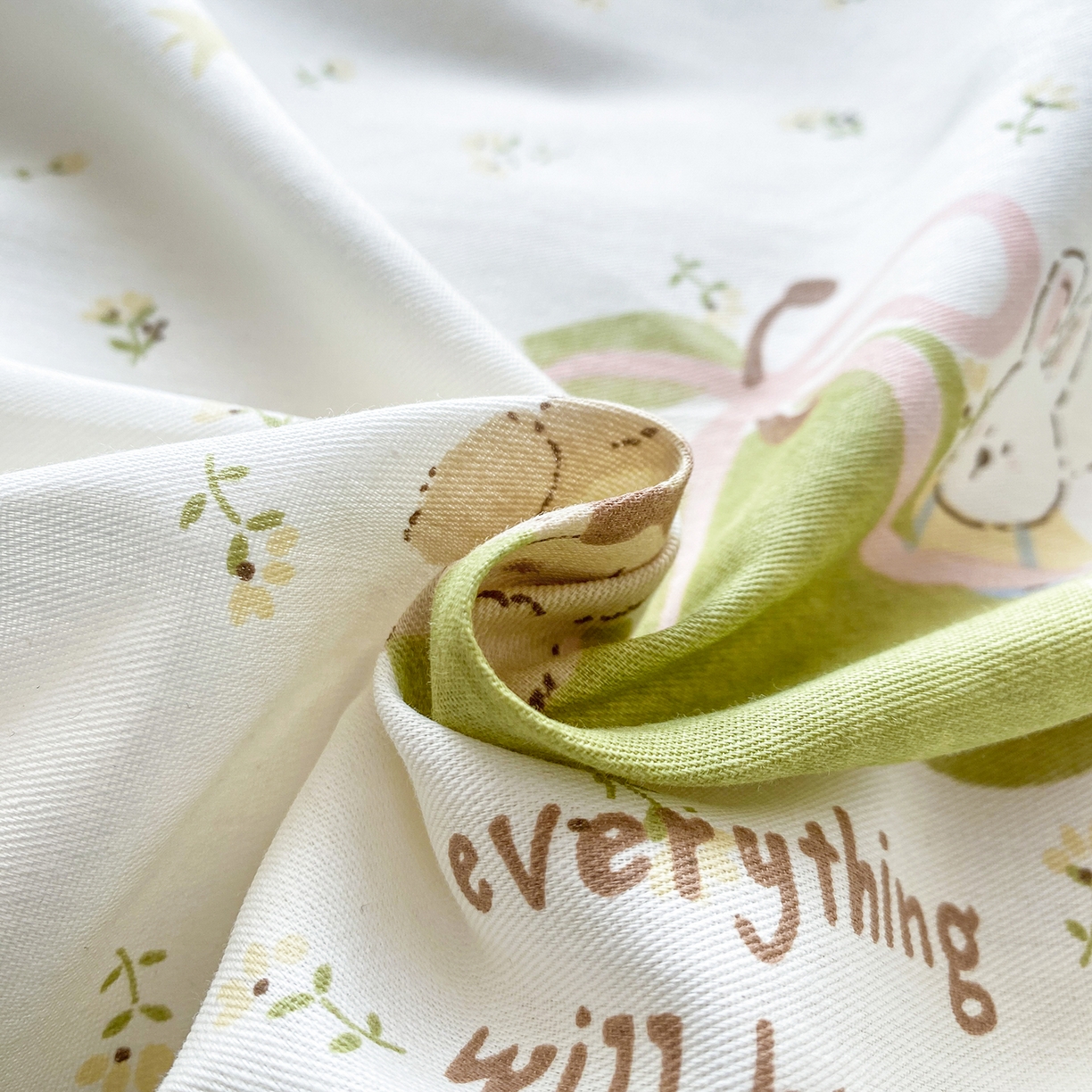 91家纺网 家纺一手货源 找家纺 黑马家居 2026新款13070全棉印花小清新卡通花卉四件套系列 牛油果