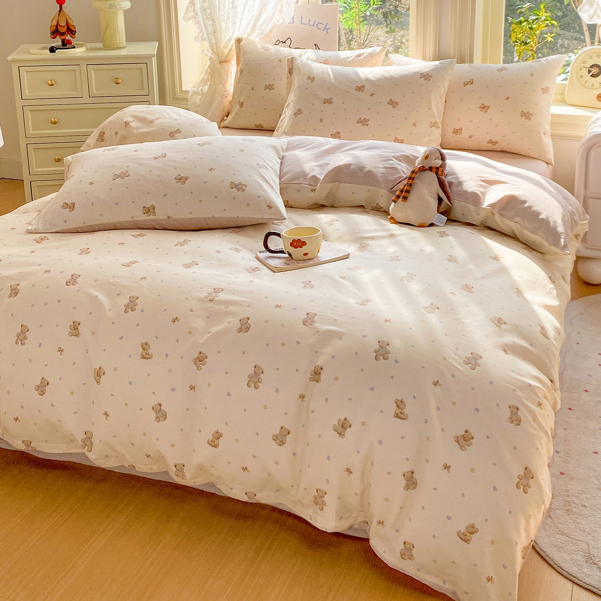 91家纺网 家纺一手货源 找家纺 黑马家居 2026新款13070全棉印花小清新卡通花卉四件套系列 泡泡熊