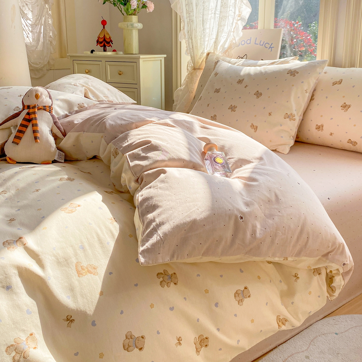 91家纺网 家纺一手货源 找家纺 黑马家居 2026新款13070全棉印花小清新卡通花卉四件套系列 泡泡熊