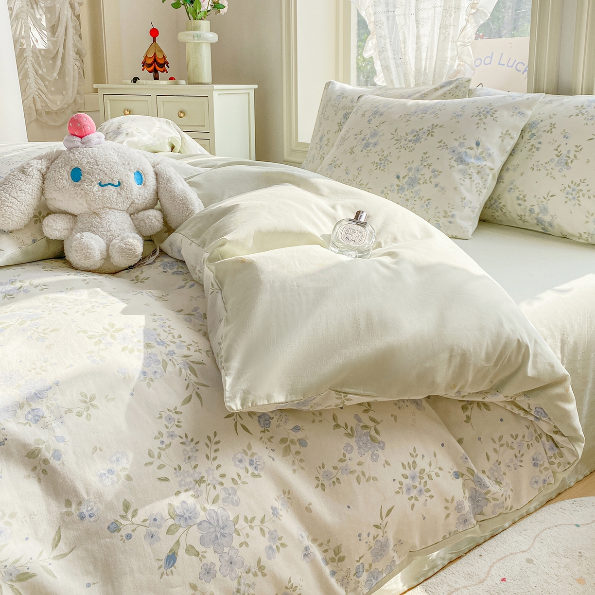 91家纺网 家纺一手货源 找家纺 黑马家居 2026新款13070全棉印花小清新卡通花卉四件套系列 汀兰点素