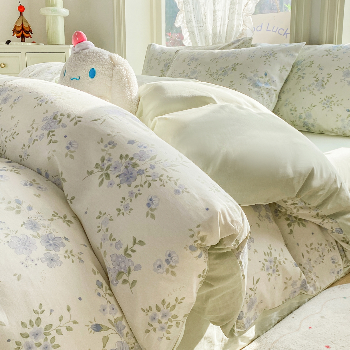 91家纺网 家纺一手货源 找家纺 黑马家居 2026新款13070全棉印花小清新卡通花卉四件套系列 汀兰点素