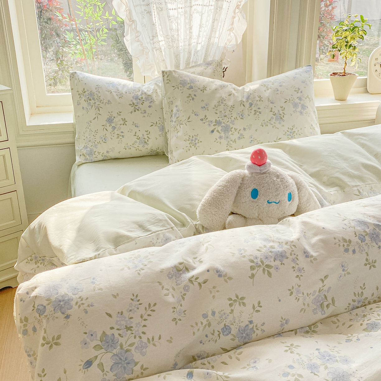 91家纺网 家纺一手货源 找家纺 黑马家居 2026新款13070全棉印花小清新卡通花卉四件套系列 汀兰点素