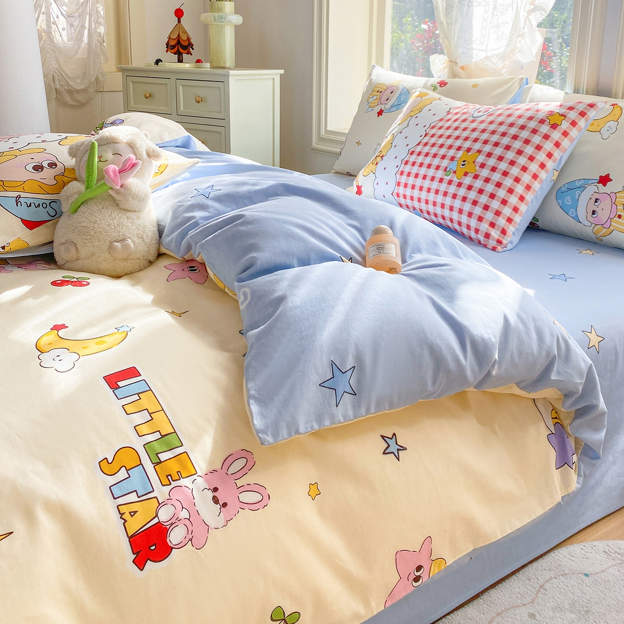 91家纺网 家纺一手货源 找家纺 黑马家居 2026新款13070全棉印花小清新卡通花卉四件套系列 晚安星星人