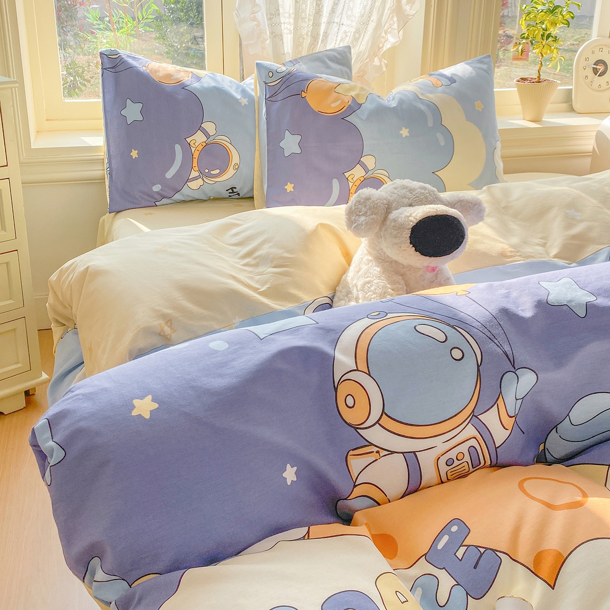 91家纺网 家纺一手货源 找家纺 黑马家居 2026新款13070全棉印花小清新卡通花卉四件套系列 宇航员