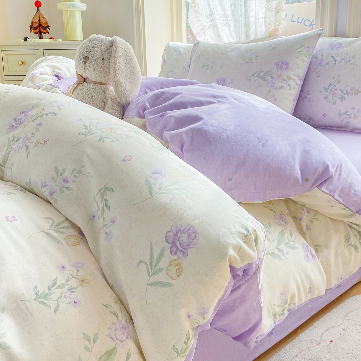 91家纺网 家纺一手货源 找家纺 黑马家居 2026新款13070全棉印花小清新卡通花卉四件套系列 紫韶