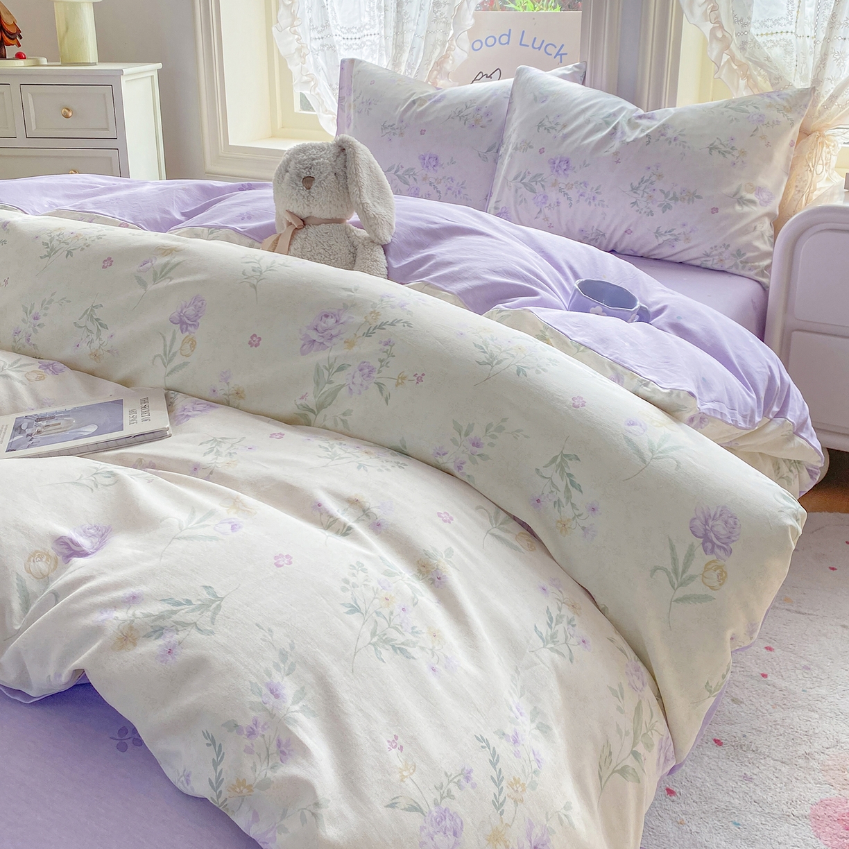 91家纺网 家纺一手货源 找家纺 黑马家居 2026新款13070全棉印花小清新卡通花卉四件套系列 紫韶