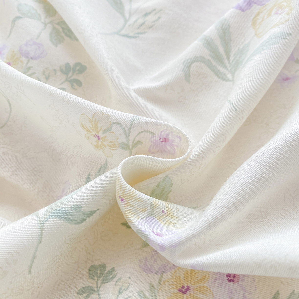 91家纺网 家纺一手货源 找家纺 黑马家居 2026新款13070全棉印花小清新卡通花卉四件套系列 紫韶