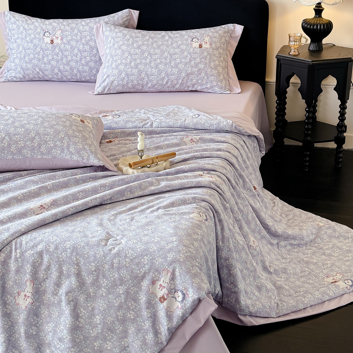 91家纺网 家纺一手货源 找家纺 迷尚家居 2026新款冰丝柔夏被四件套 花田兔紫