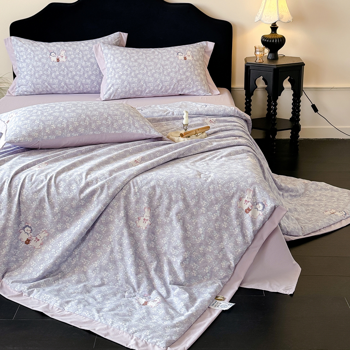 91家纺网 家纺一手货源 找家纺 迷尚家居 2026新款冰丝柔夏被四件套 花田兔紫