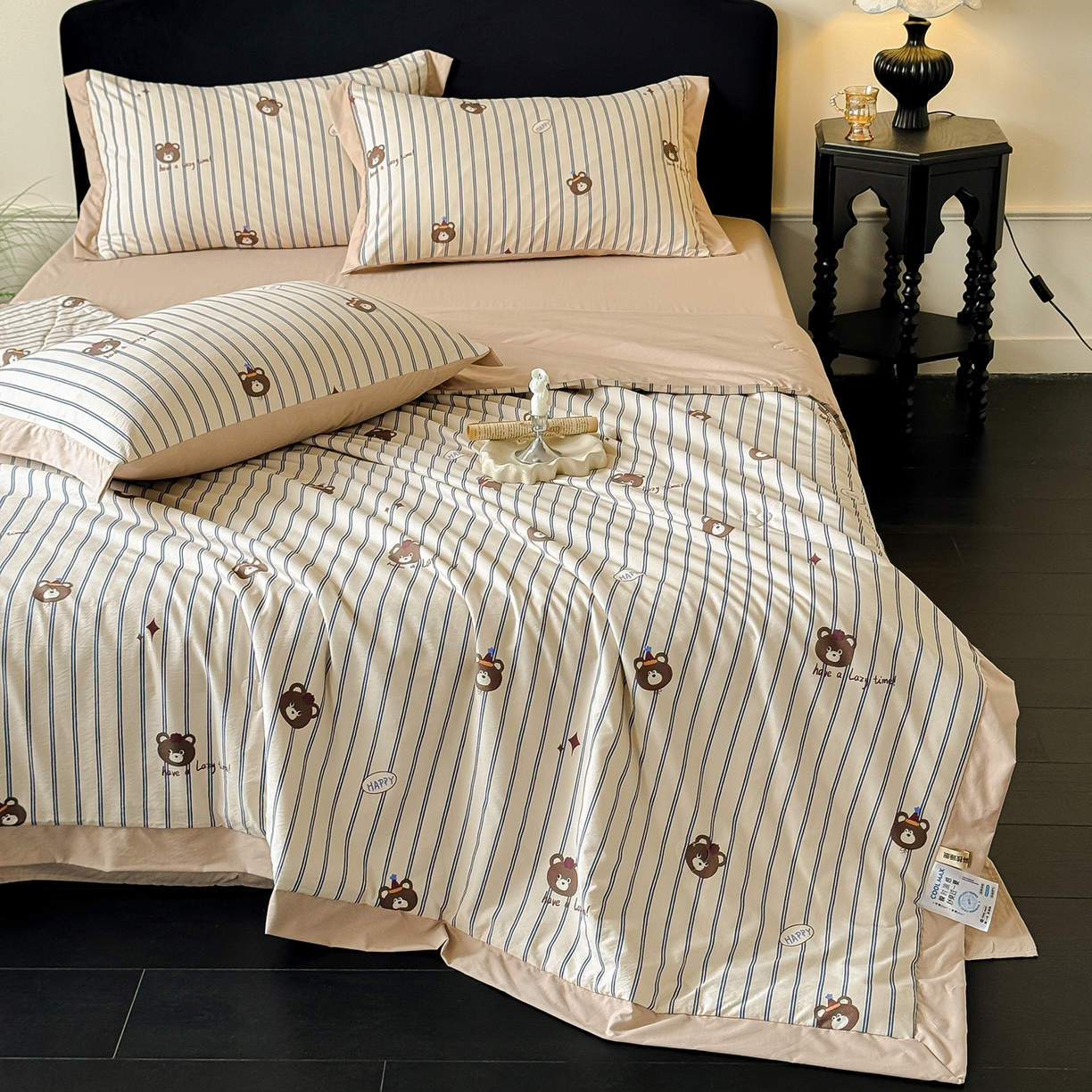 91家纺网 家纺一手货源 找家纺 迷尚家居 2026新款冰丝柔夏被四件套 开心熊