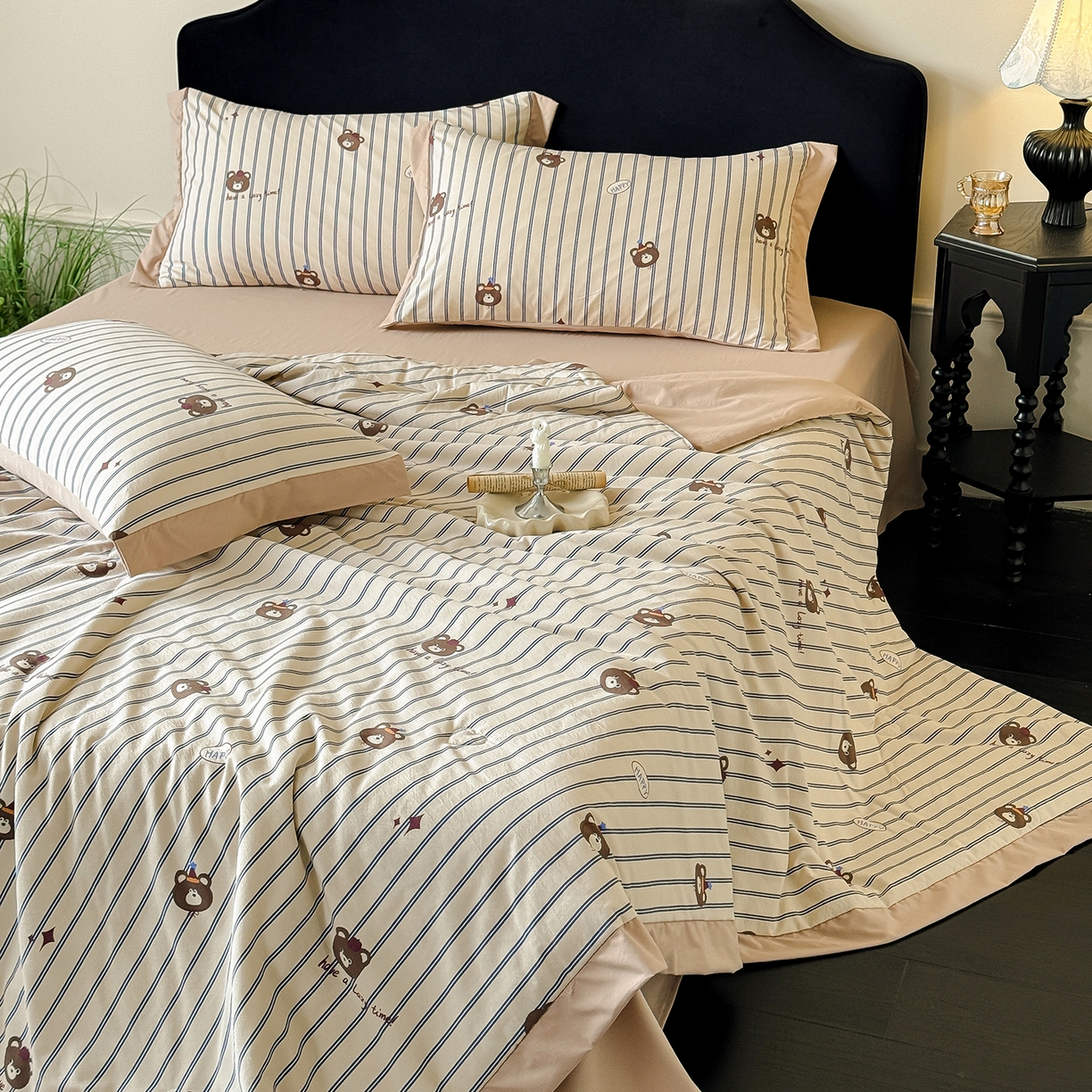 91家纺网 家纺一手货源 找家纺 迷尚家居 2026新款冰丝柔夏被四件套 开心熊