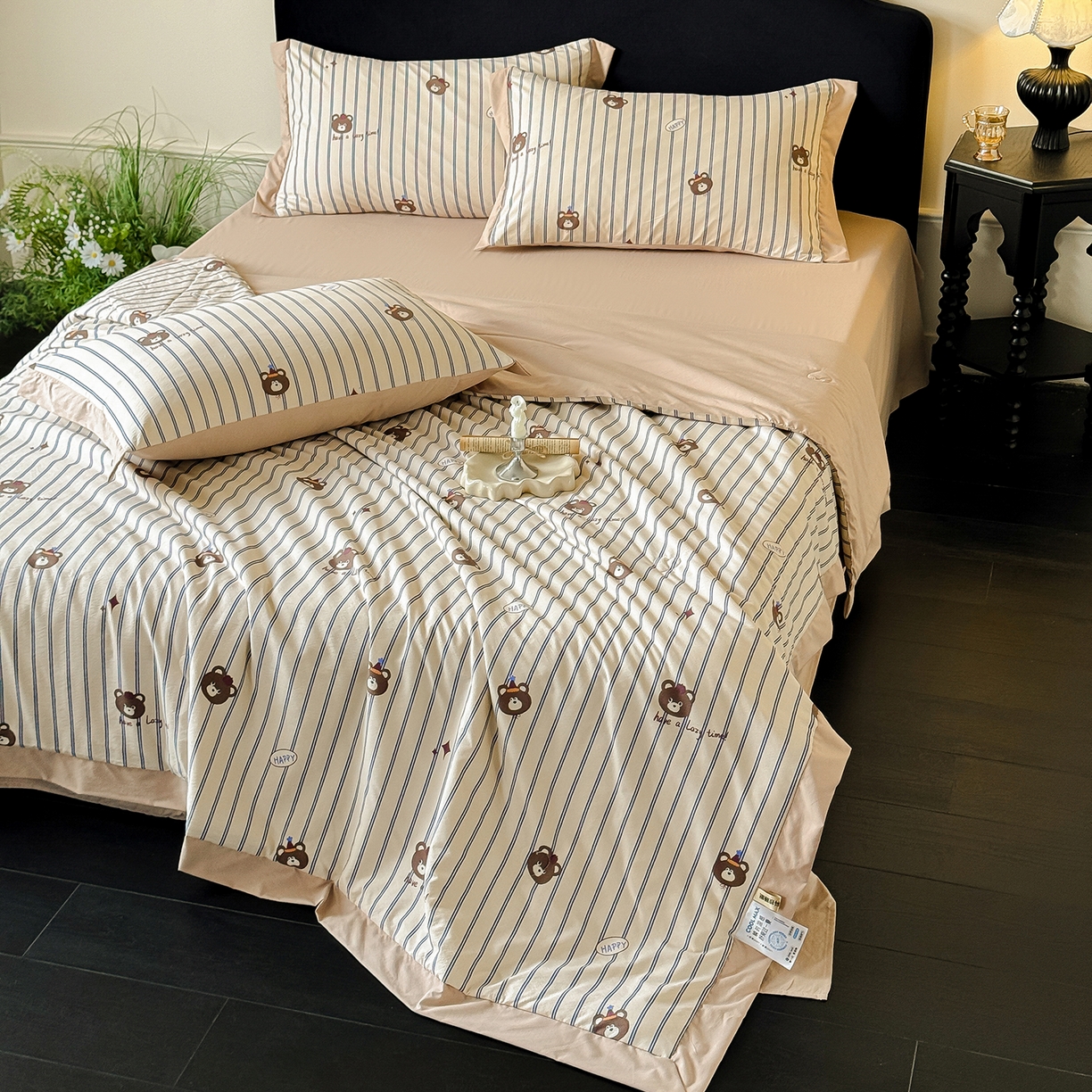 91家纺网 家纺一手货源 找家纺 迷尚家居 2026新款冰丝柔夏被四件套 开心熊