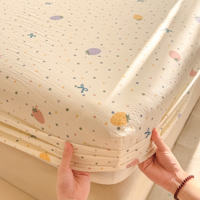 91家纺网 家纺一手货源 找家纺 朵朵家纺 2026新款A类超柔木棉印花单床笠单品学生宿舍床垫保护套床笠（床垫保护套可定制尺寸 ） 波点草莓