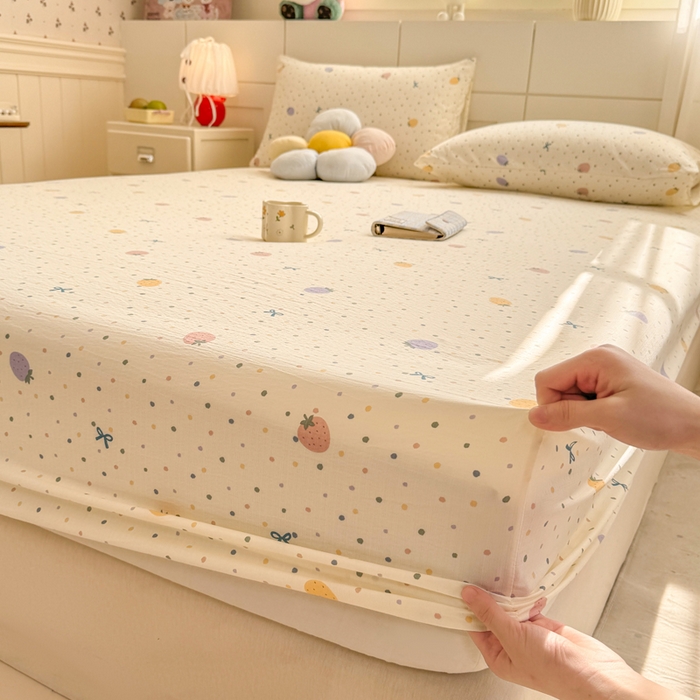 91家纺网 家纺一手货源 找家纺 朵朵家纺 2026新款A类超柔木棉印花单床笠单品学生宿舍床垫保护套床笠（床垫保护套可定制尺寸 ） 波点草莓