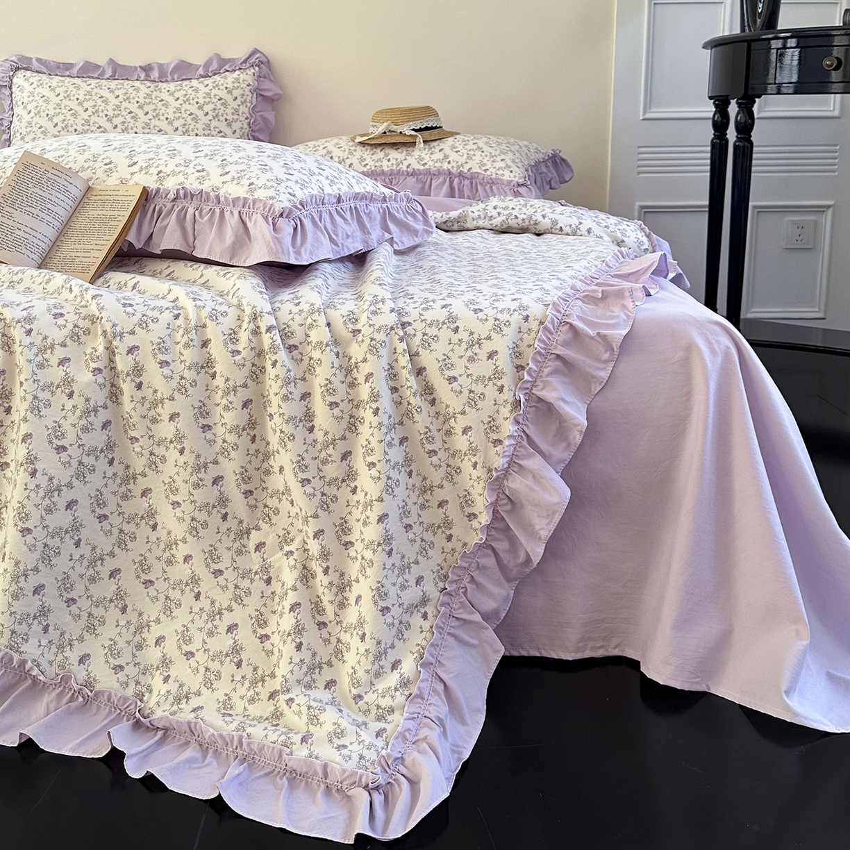 91家纺网 家纺一手货源 找家纺 迷尚家居 2026新款云朵棉印花花边夏被四件套 巴黎春天