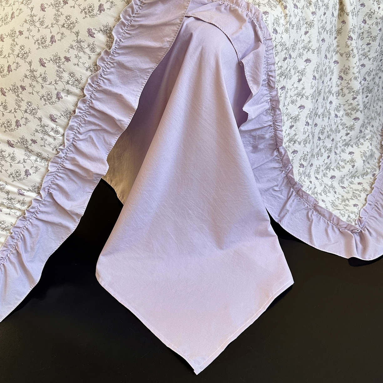 91家纺网 家纺一手货源 找家纺 迷尚家居 2026新款云朵棉印花花边夏被四件套 巴黎春天