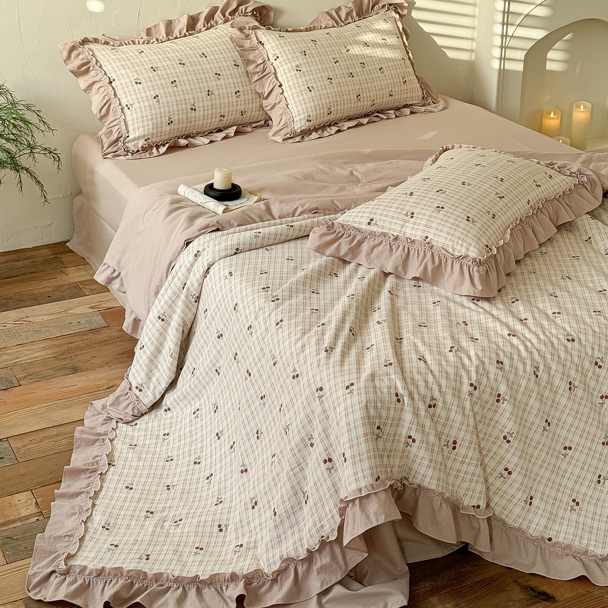 91家纺网 家纺一手货源 找家纺 迷尚家居 2026新款云朵棉印花花边夏被四件套 车厘子