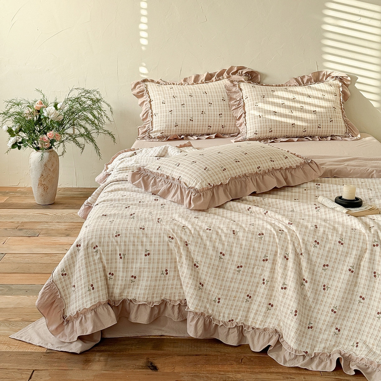 91家纺网 家纺一手货源 找家纺 迷尚家居 2026新款云朵棉印花花边夏被四件套 车厘子