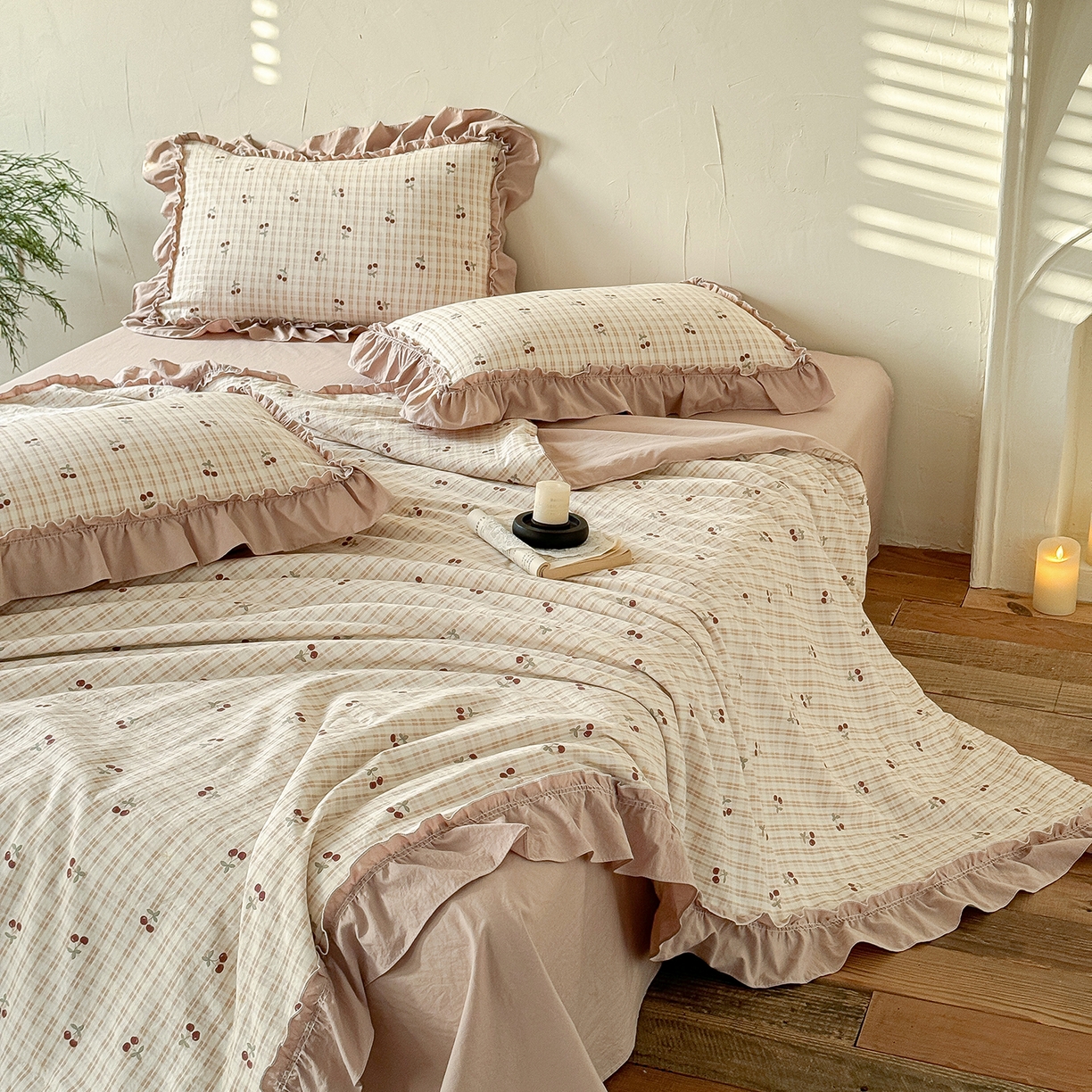 91家纺网 家纺一手货源 找家纺 迷尚家居 2026新款云朵棉印花花边夏被四件套 车厘子