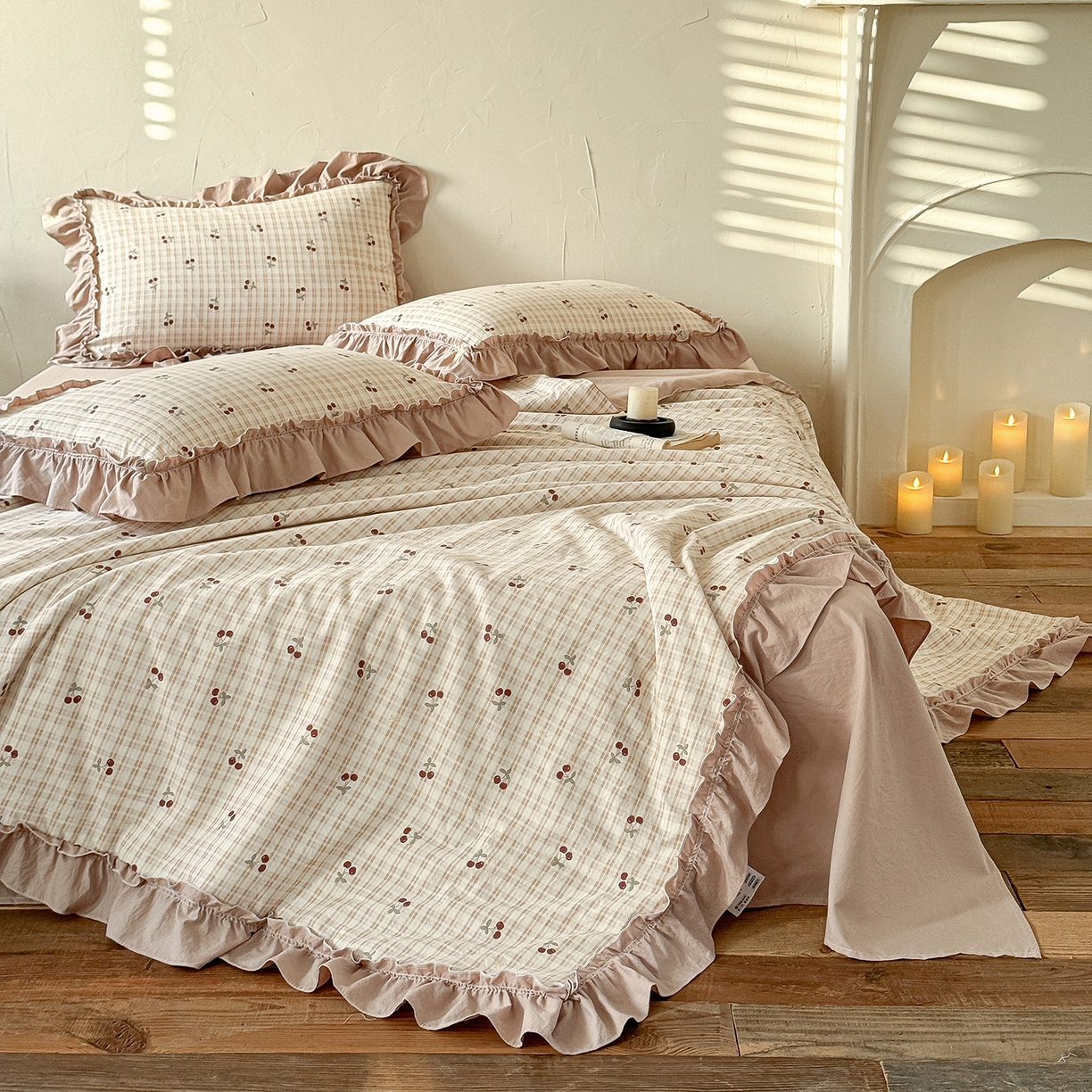 91家纺网 家纺一手货源 找家纺 迷尚家居 2026新款云朵棉印花花边夏被四件套 车厘子