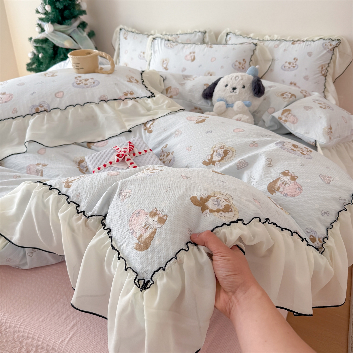 91家纺网 家纺一手货源 找家纺 吾欢心 2026春夏新款韩版雪纺花边泡芙双层纱四件套 猫咪乐园