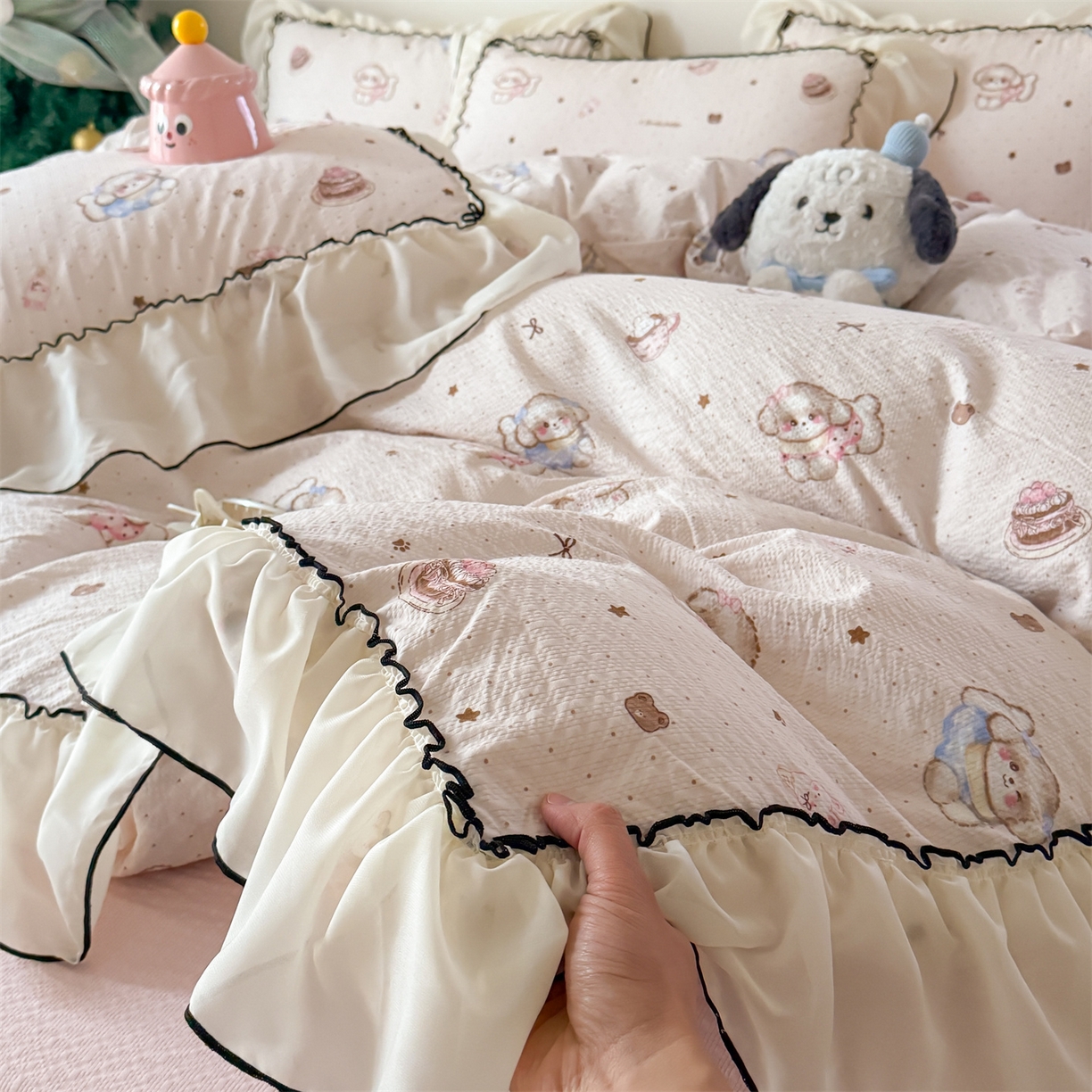 91家纺网 家纺一手货源 找家纺 吾欢心 2026春夏新款韩版雪纺花边泡芙双层纱四件套 奶萌小狗