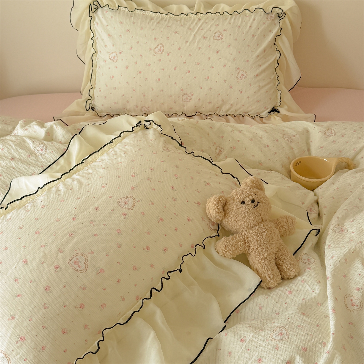 91家纺网 家纺一手货源 找家纺 吾欢心 2026春夏新款韩版雪纺花边泡芙双层纱四件套 蜜爱甜心