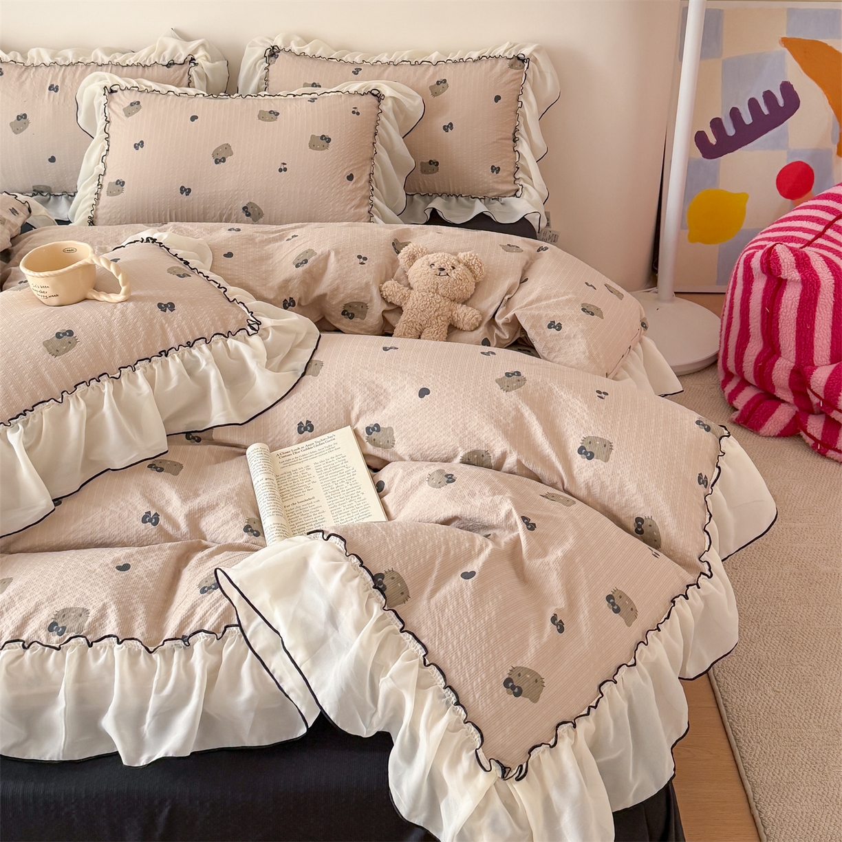 91家纺网 家纺一手货源 找家纺 吾欢心 2026春夏新款韩版雪纺花边泡芙双层纱四件套 复古猫咪