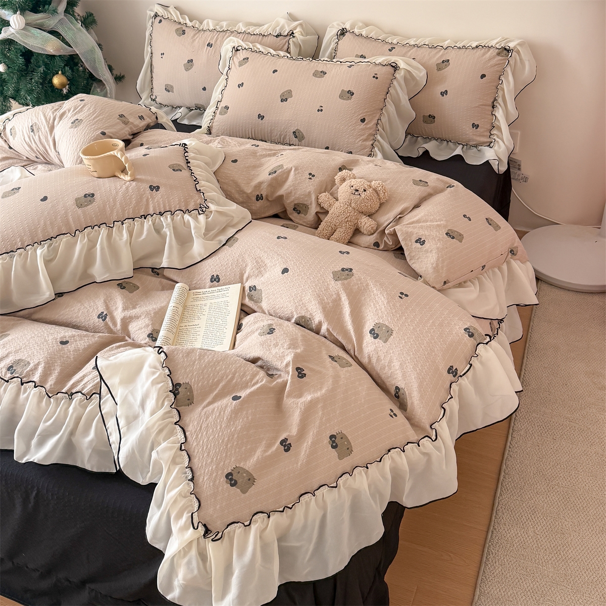 91家纺网 家纺一手货源 找家纺 吾欢心 2026春夏新款韩版雪纺花边泡芙双层纱四件套 复古猫咪