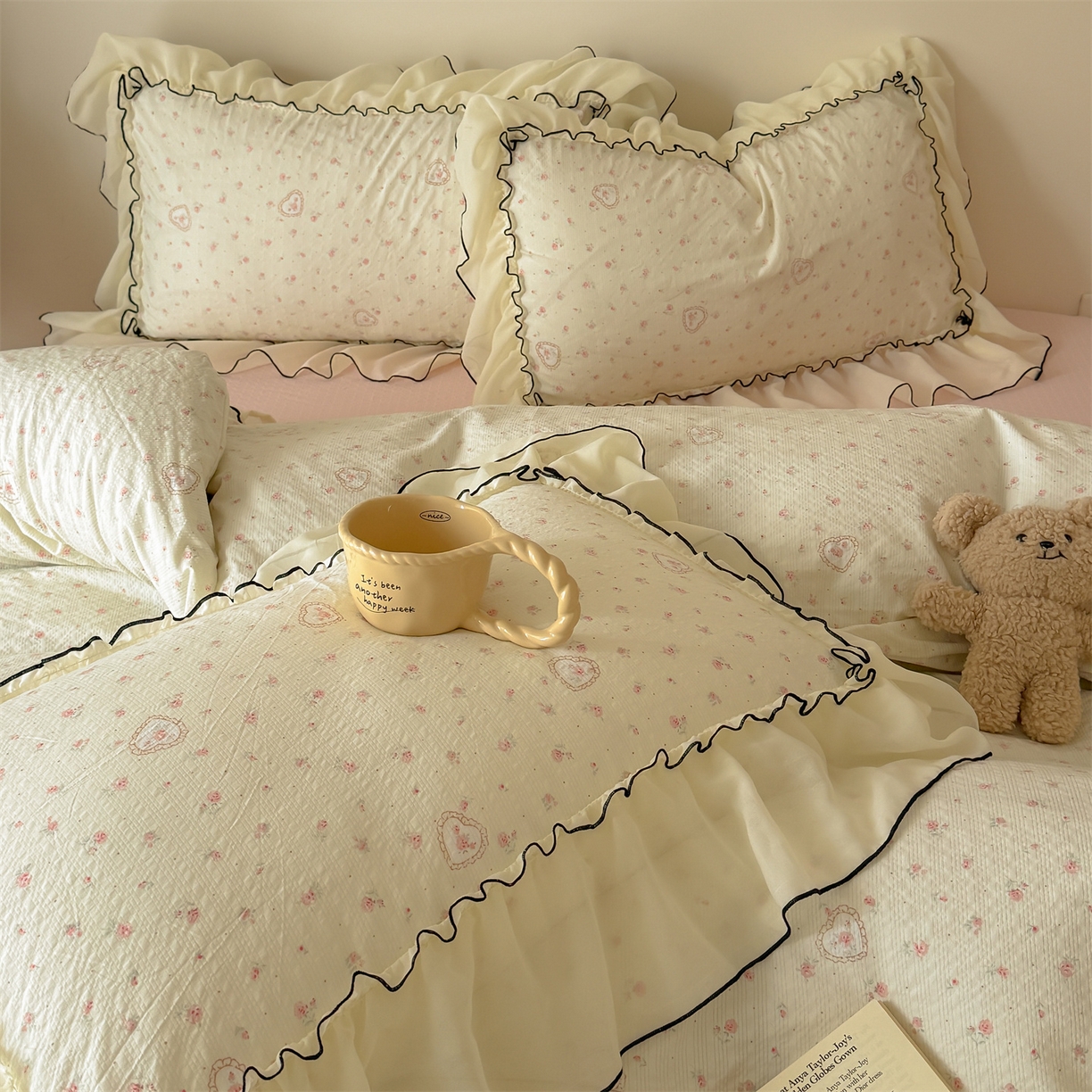 91家纺网 家纺一手货源 找家纺 吾欢心 2026春夏新款韩版雪纺花边泡芙双层纱四件套 蜜爱甜心