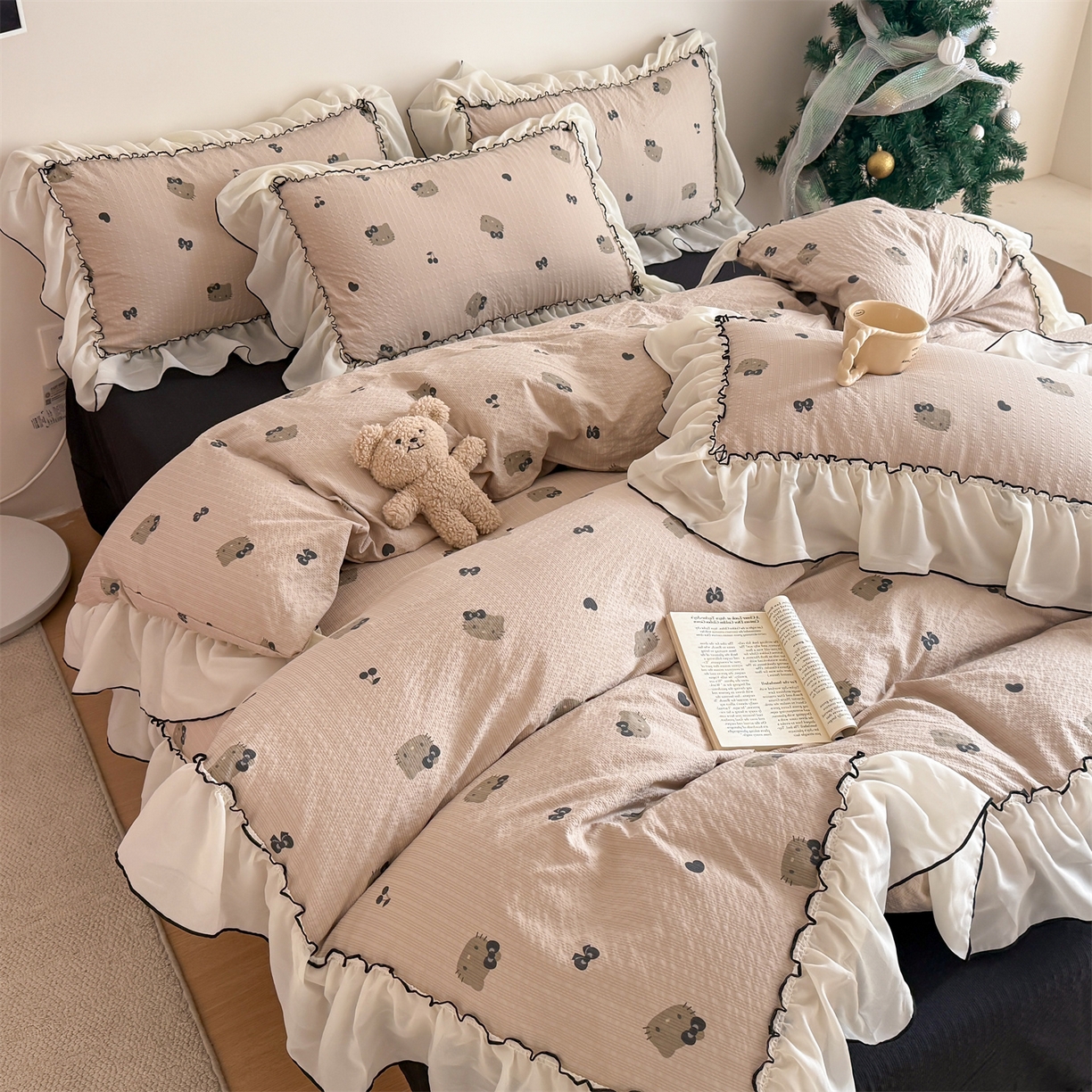 91家纺网 家纺一手货源 找家纺 吾欢心 2026春夏新款韩版雪纺花边泡芙双层纱四件套 复古猫咪