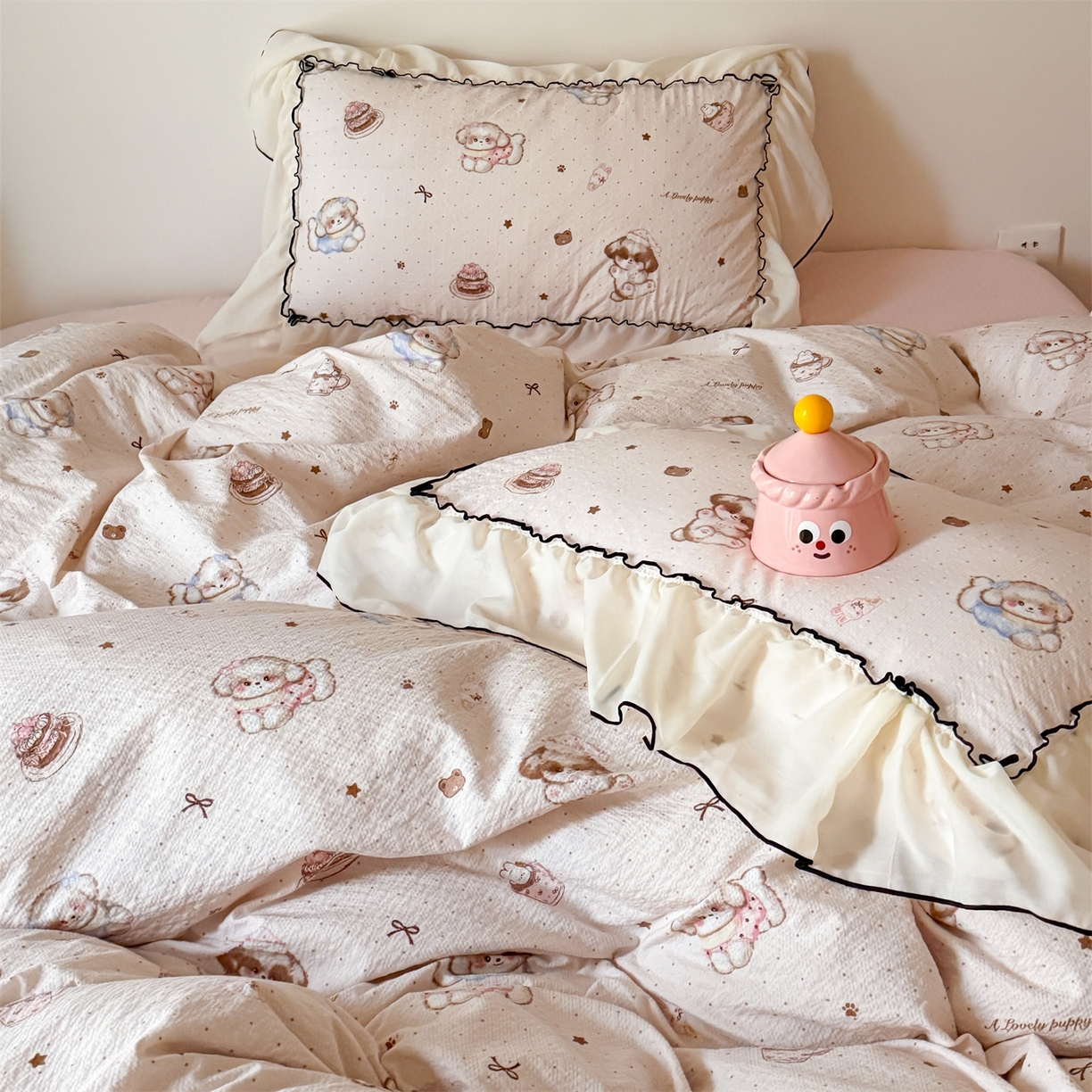 91家纺网 家纺一手货源 找家纺 吾欢心 2026春夏新款韩版雪纺花边泡芙双层纱四件套 奶萌小狗