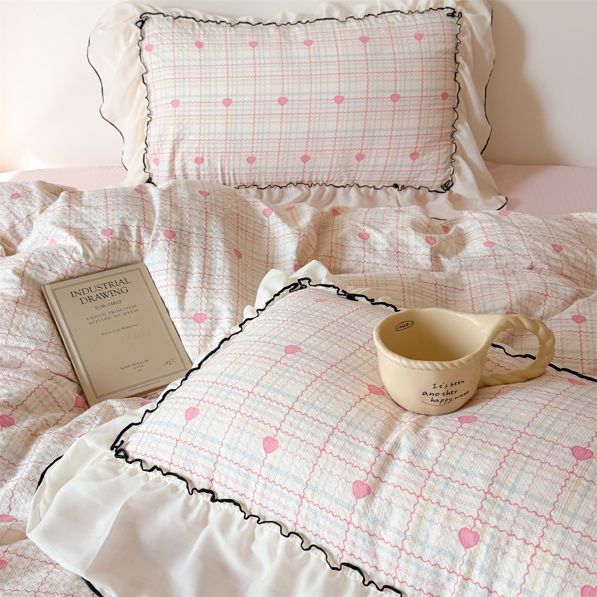 91家纺网 家纺一手货源 找家纺 吾欢心 2026春夏新款韩版雪纺花边泡芙双层纱四件套 甜蜜爱心