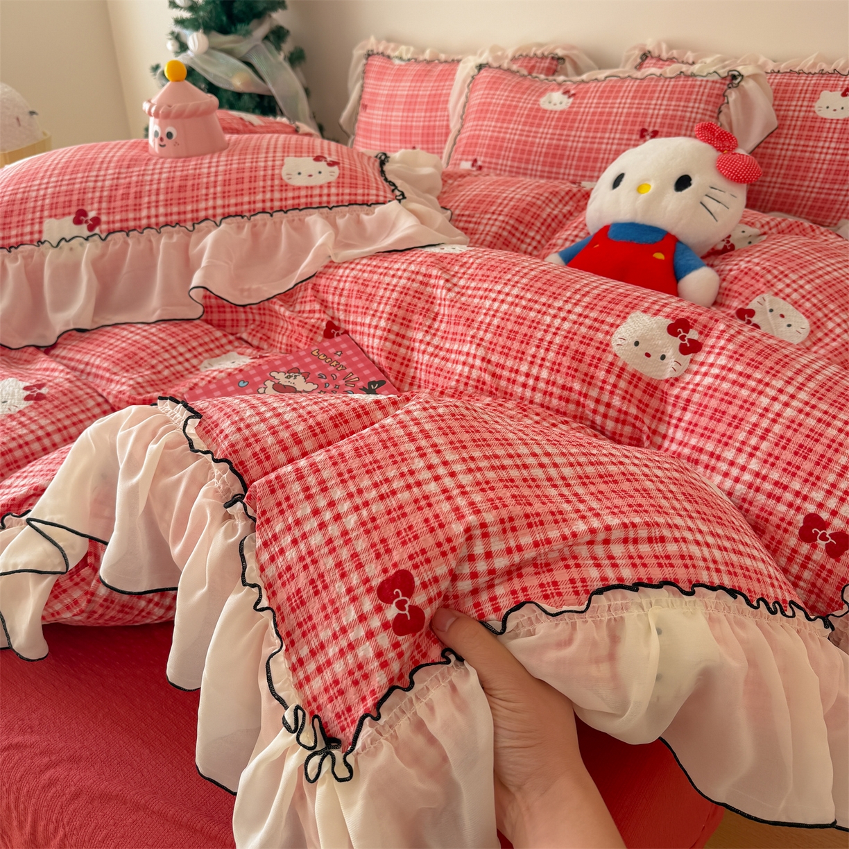 91家纺网 家纺一手货源 找家纺 吾欢心 2026春夏新款韩版雪纺花边泡芙双层纱四件套 卡通小猫