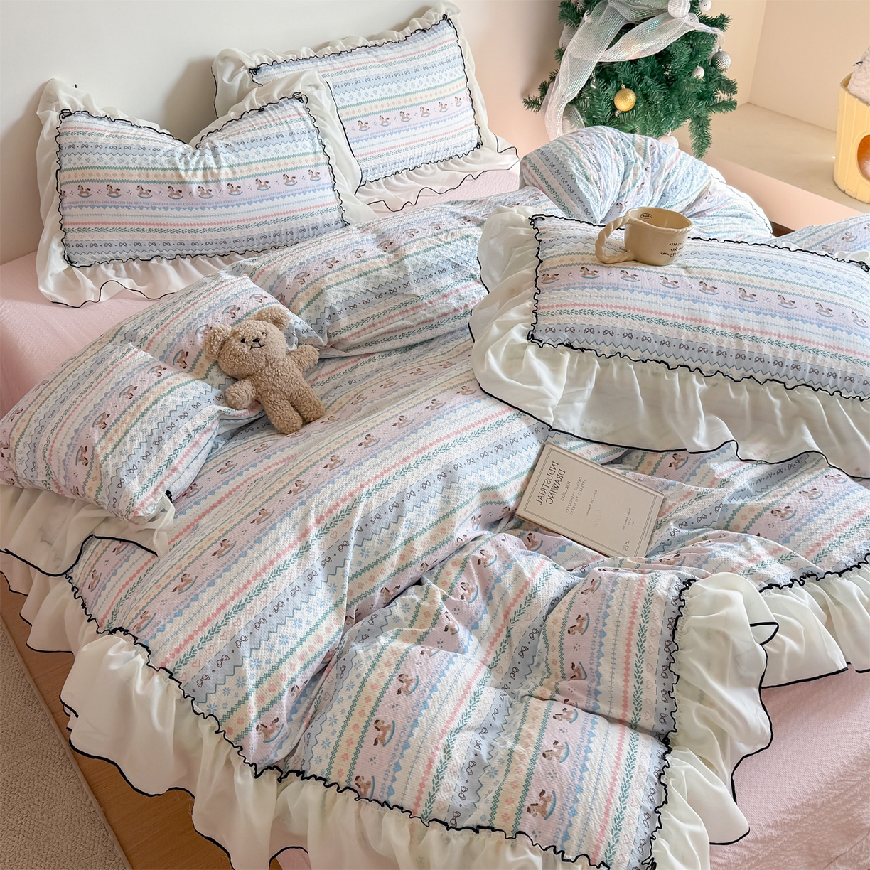 91家纺网 家纺一手货源 找家纺 吾欢心 2026春夏新款韩版雪纺花边泡芙双层纱四件套 费尔岛小马