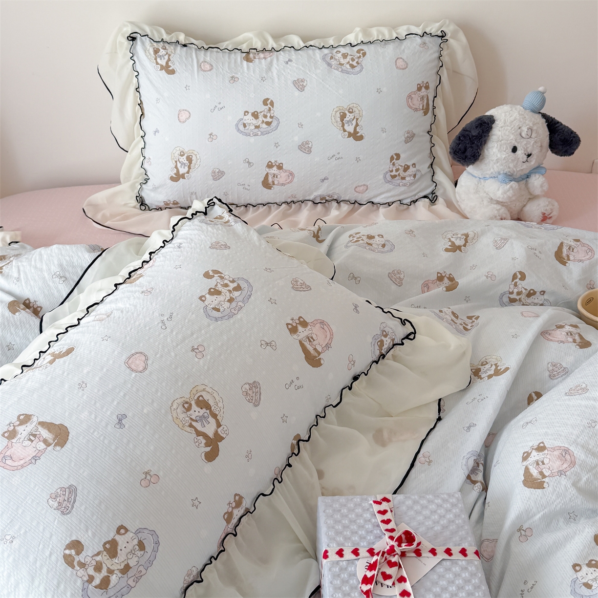 91家纺网 家纺一手货源 找家纺 吾欢心 2026春夏新款韩版雪纺花边泡芙双层纱四件套 猫咪乐园