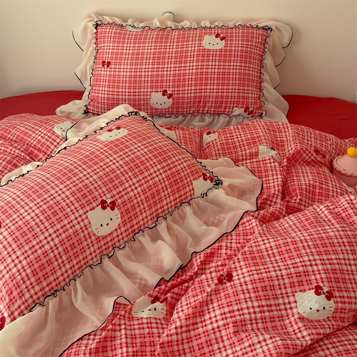 91家纺网 家纺一手货源 找家纺 吾欢心 2026春夏新款韩版雪纺花边泡芙双层纱四件套 卡通小猫