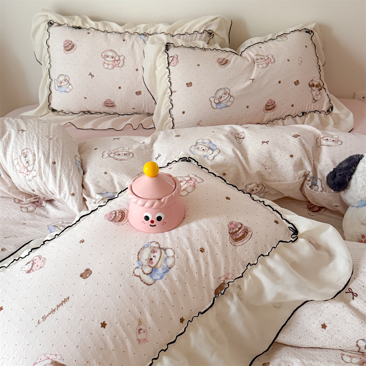 91家纺网 家纺一手货源 找家纺 吾欢心 2026春夏新款韩版雪纺花边泡芙双层纱四件套 奶萌小狗