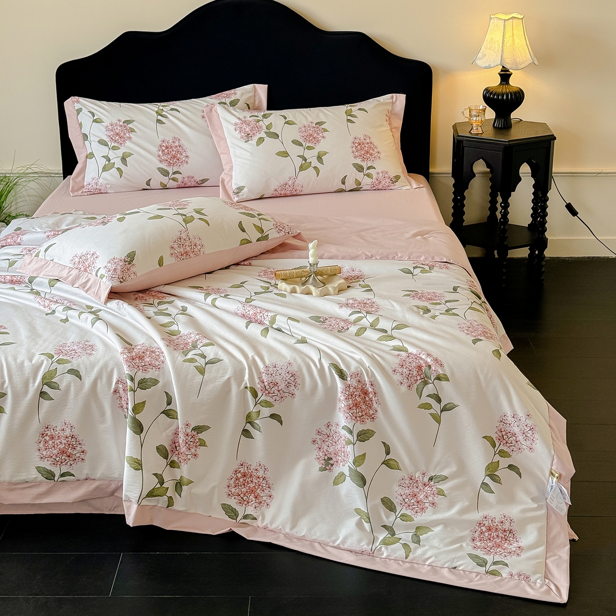 91家纺网 家纺一手货源 找家纺 迷尚家居 2026新款冰丝柔夏被四件套 绣球