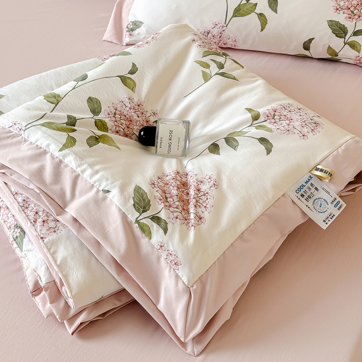 91家纺网 家纺一手货源 找家纺 迷尚家居 2026新款冰丝柔夏被四件套 绣球